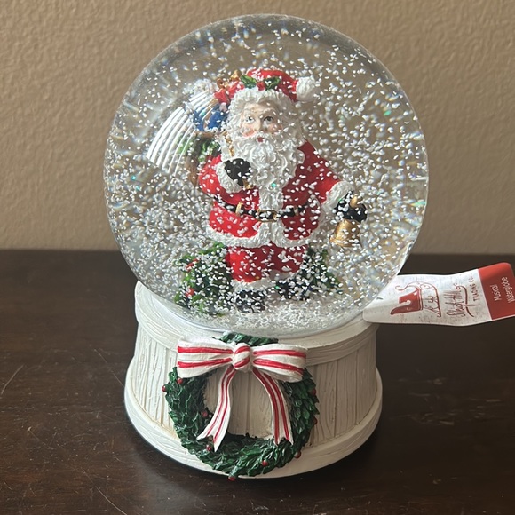 Sleigh Hill Trading Co Santa Claus  With Gifts Snowglobe Musical Christmas - Picture 3 of 4